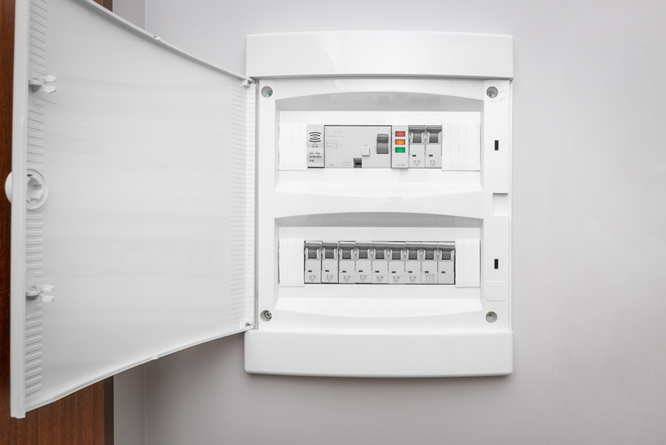 Über­spannungs­schutz bei Schneider Elektrotechnik GmbH in Neuenmarkt