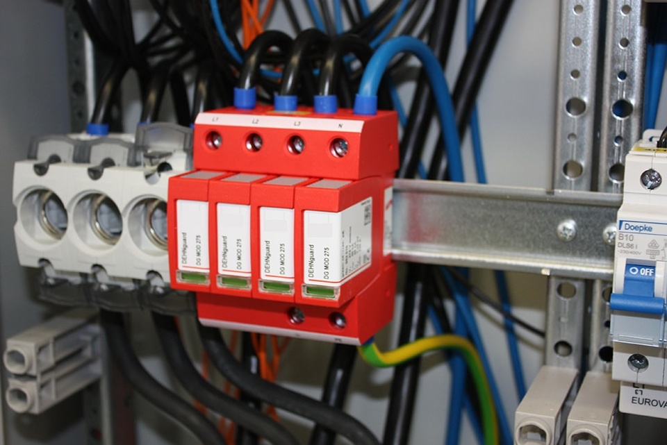 U berspannungsschutz bei Schneider Elektrotechnik GmbH in Neuenmarkt