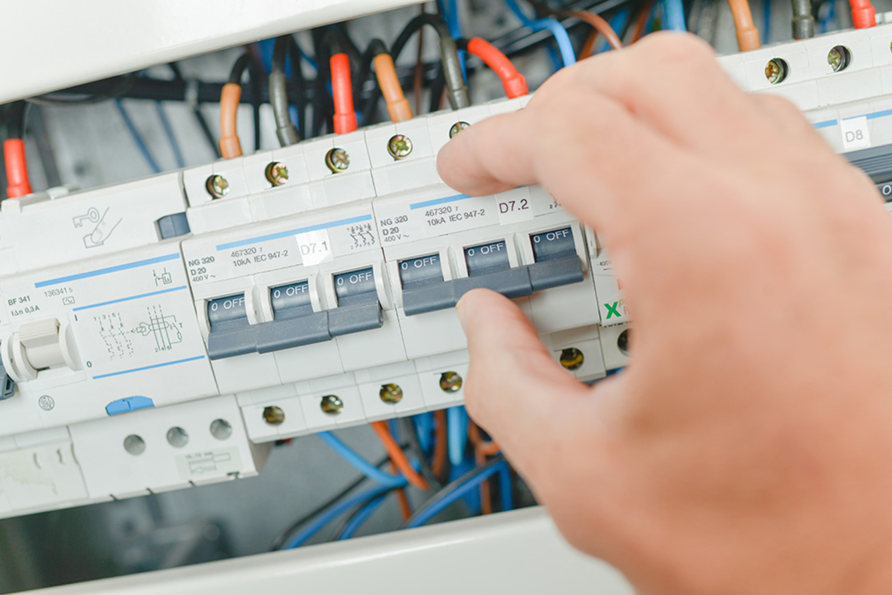 Elektro­installation bei Schneider Elektrotechnik GmbH in Neuenmarkt